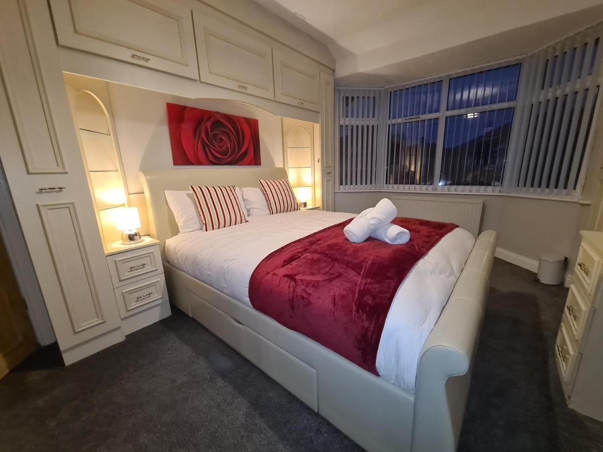 Stunning Holiday Home. Free Parking. 曼彻斯特 外观 照片