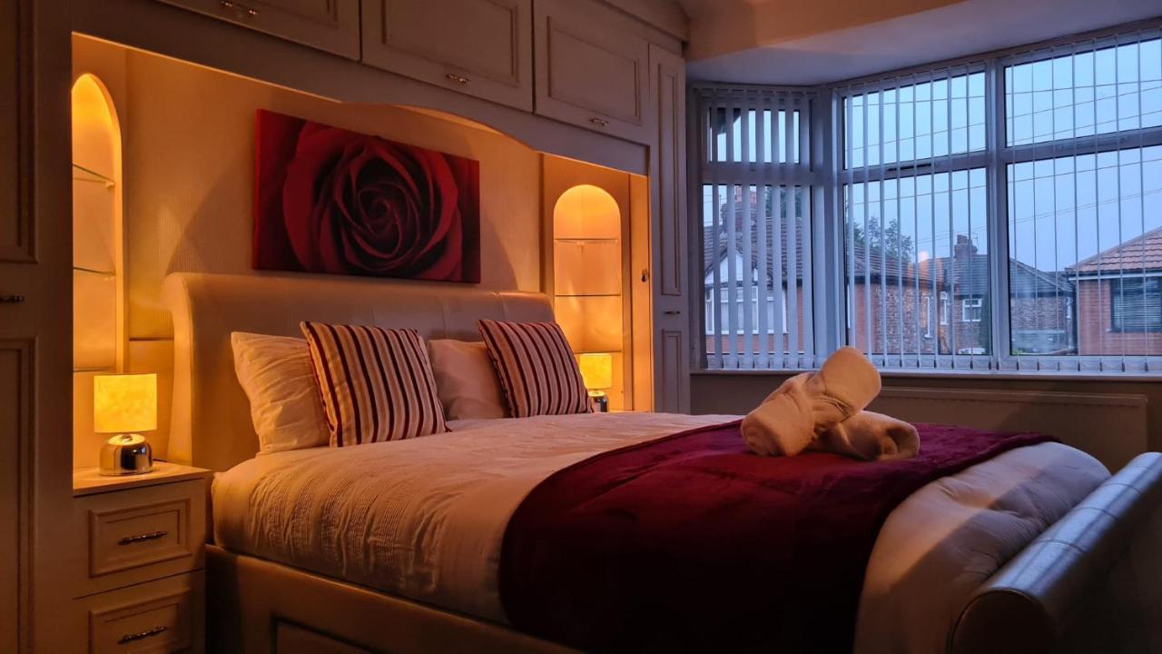 Stunning Holiday Home. Free Parking. 曼彻斯特 外观 照片